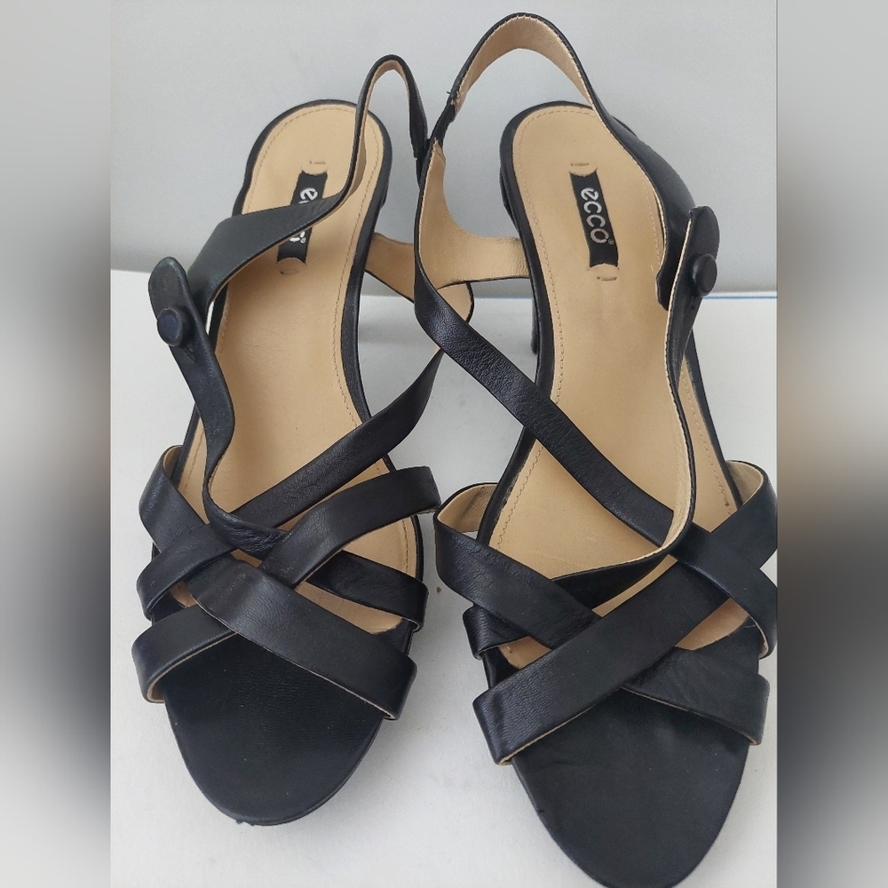 Ecco Women's Elegant Black Leather Sandals